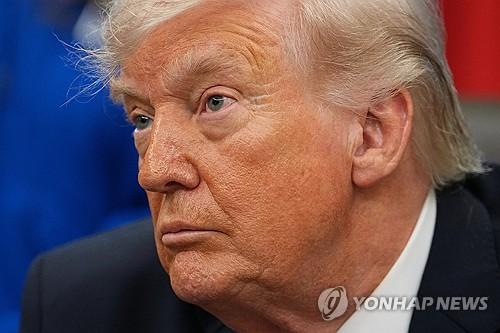 Trump "Powell wants to stay at the Fed because he can't find a job" Venomous remarks