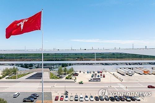 Musk "Building research fab on Tesla site... using Intel 14A"