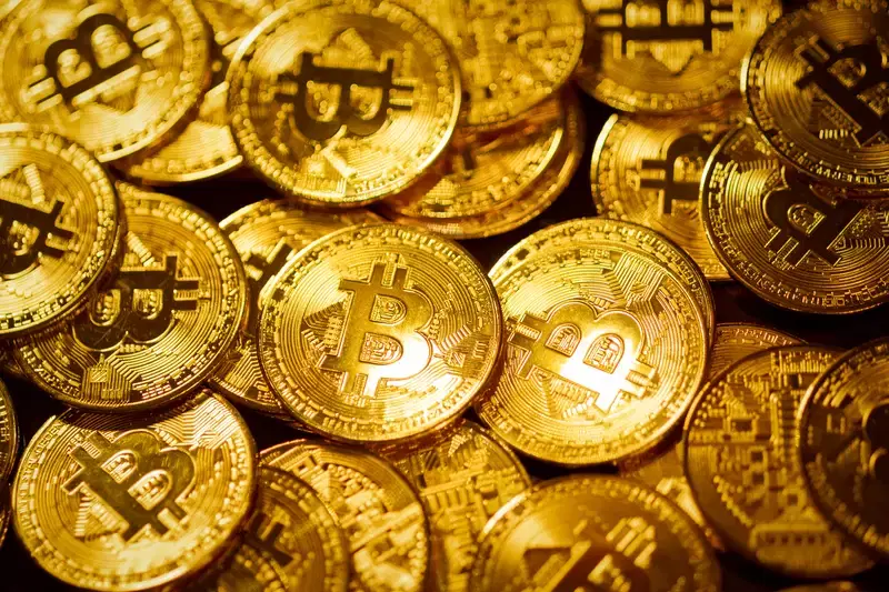 Bitcoin, large wallet sudden movement...Said it was a bull market, but 10-year support line 'collapsed'
