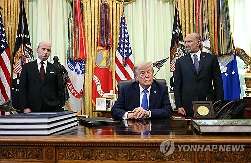 美, '반도체·태양광 핵심 소재' 파생제품에 15% 추가관세(종합)