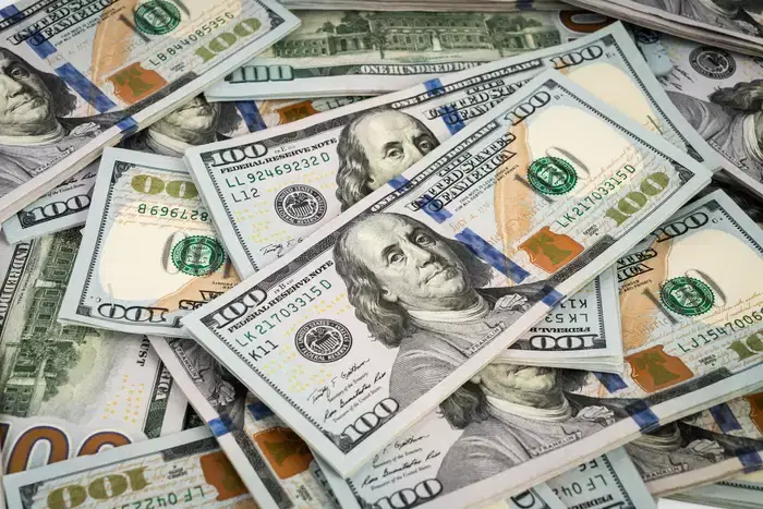 Peter Schiff "Fed Needs to Significantly Raise Interest Rates and Shrink Money Supply"